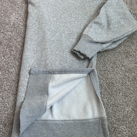 Women’s Aerie Gray And Cozy Long Sleeve Loose Fitted Crewneck Top Size Small - Picture 5 of 6
